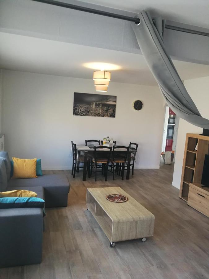 Joli Appartement Residentiel A Троа Екстериор снимка